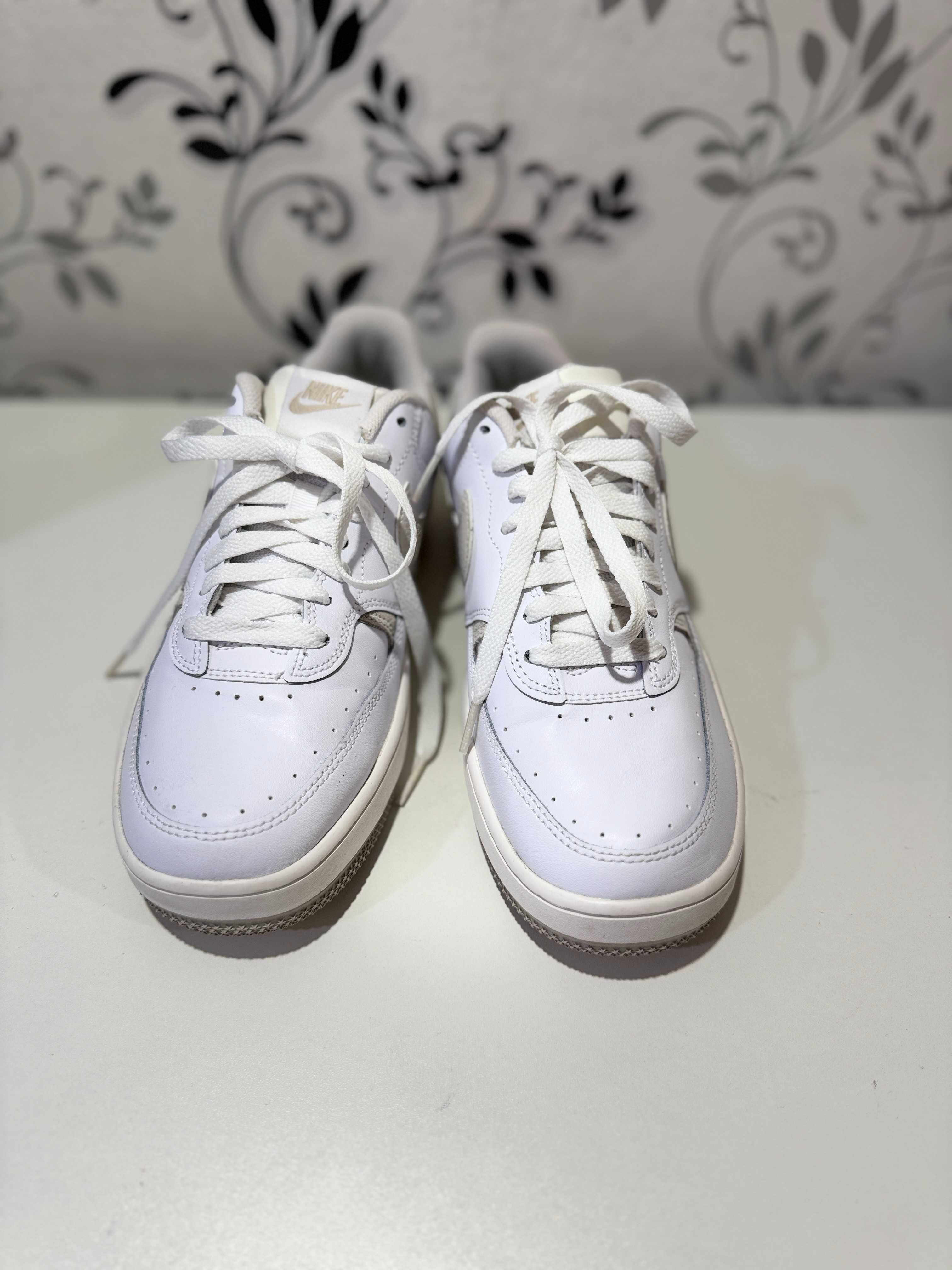 Кросівки жіночі Nike Gamma Force DX9176 103, 40.5р