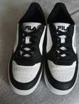 Czarno-białe sneakersy Fila
