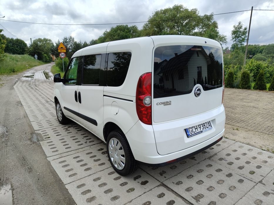Tour / benzyna / nowe sprzęgło / klima / tempomat / grzane fotele