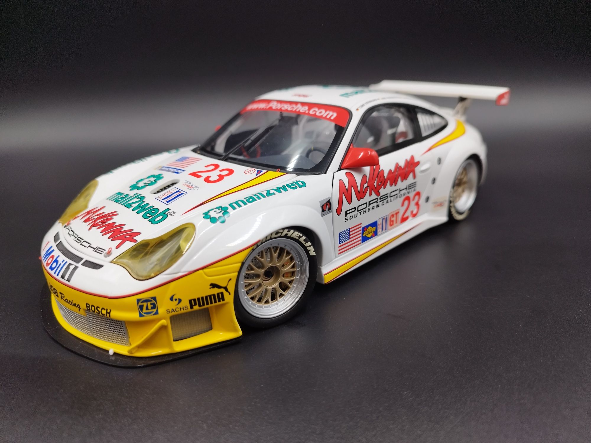 1:18 Minichamps Porsche 911 GT3 RSR-12H SEBRING-2004 model