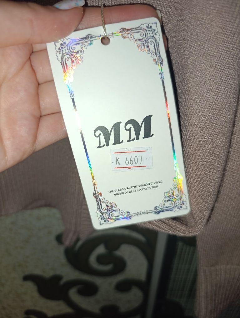 Продам новий світер колір  Мокко ,оверсайз ,але краще 46-48