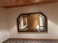 Espelho de parede em madeira e friso em metal