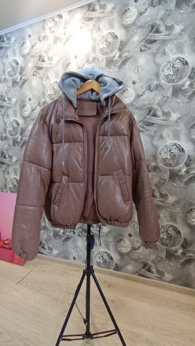 Зимова шкіряна куртка