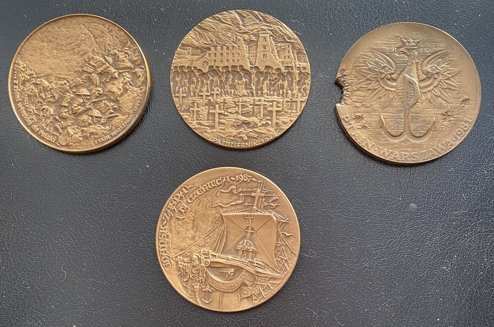 Medale patriotyczne 40 sztuk, brąz