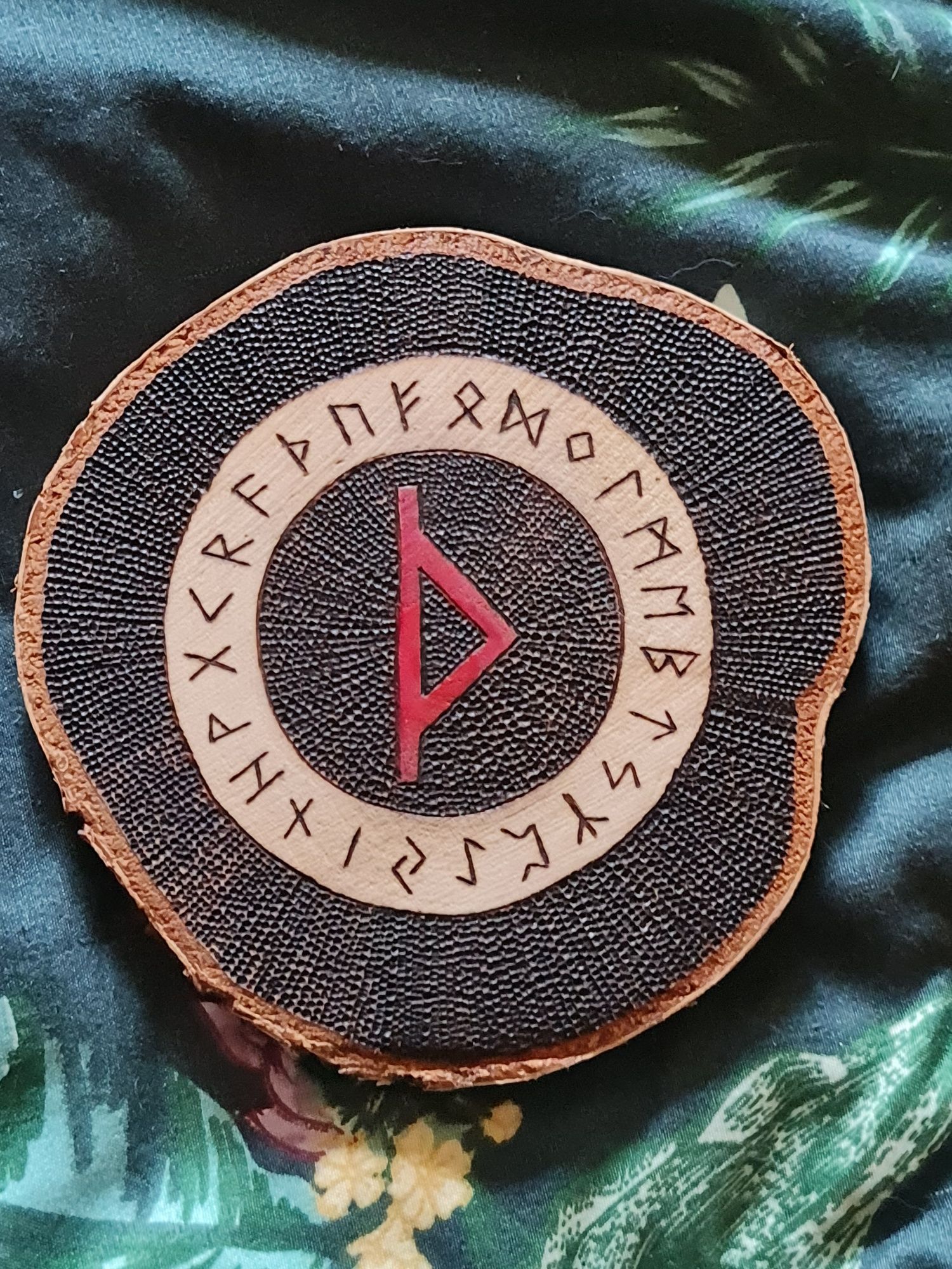 Rękodzieło - pirografia - runa Thurisaz - Futhark
