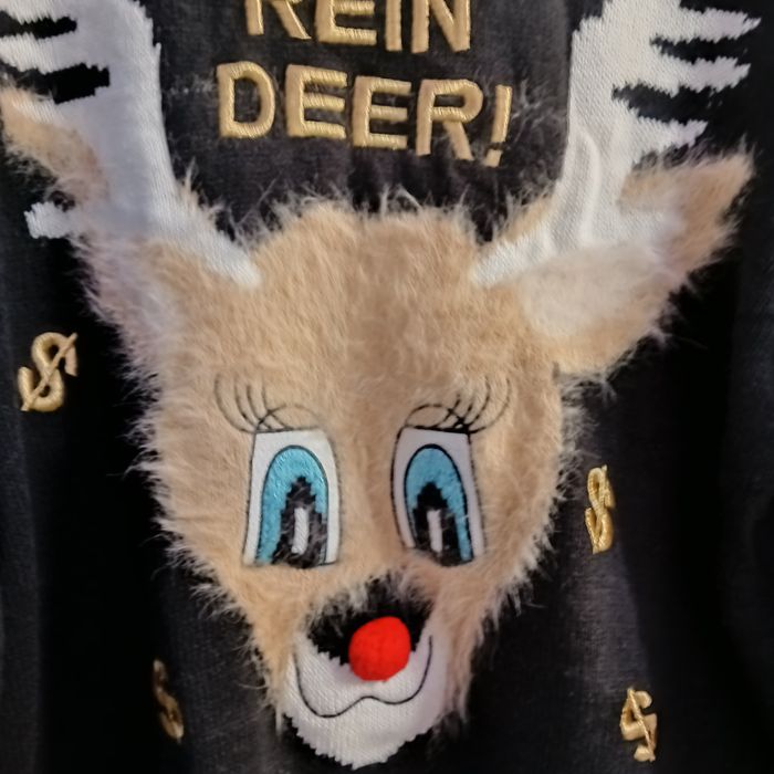 Жіночий светр з прінтом