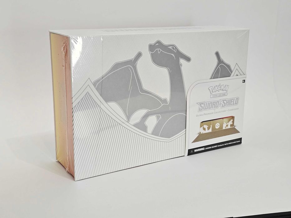 Pokemon TCG: Sword & Shield Ultra-Premium Collection - Charizard