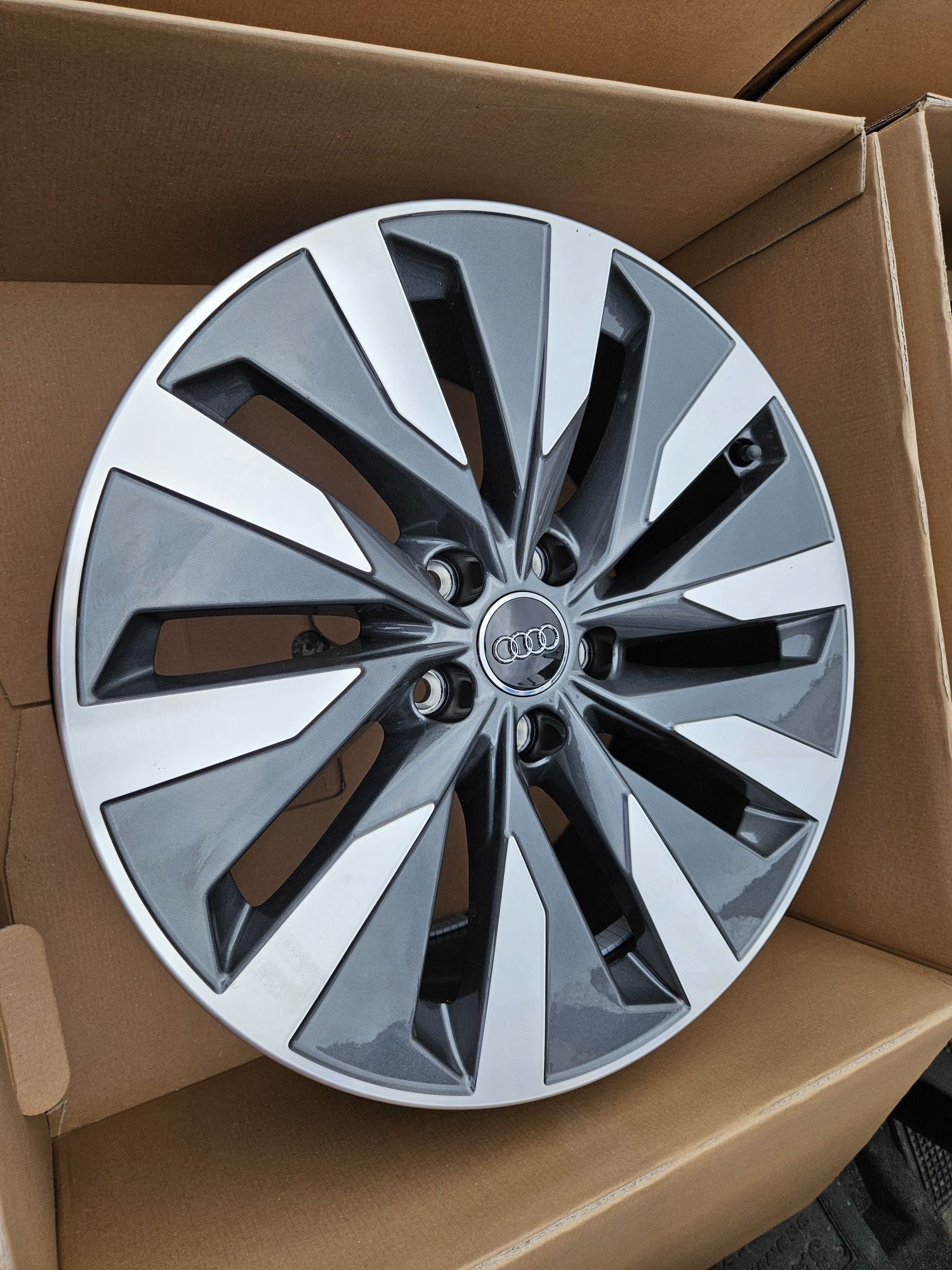 Felgi alumniowe 5x112 8j et39 18" AUDI a4 b8 b9 q5 a6 a5