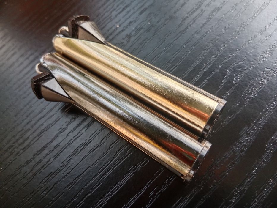 Eleganckie Zapalniczki Krzesiwowe 2 Sztuki Złota i Srebrna