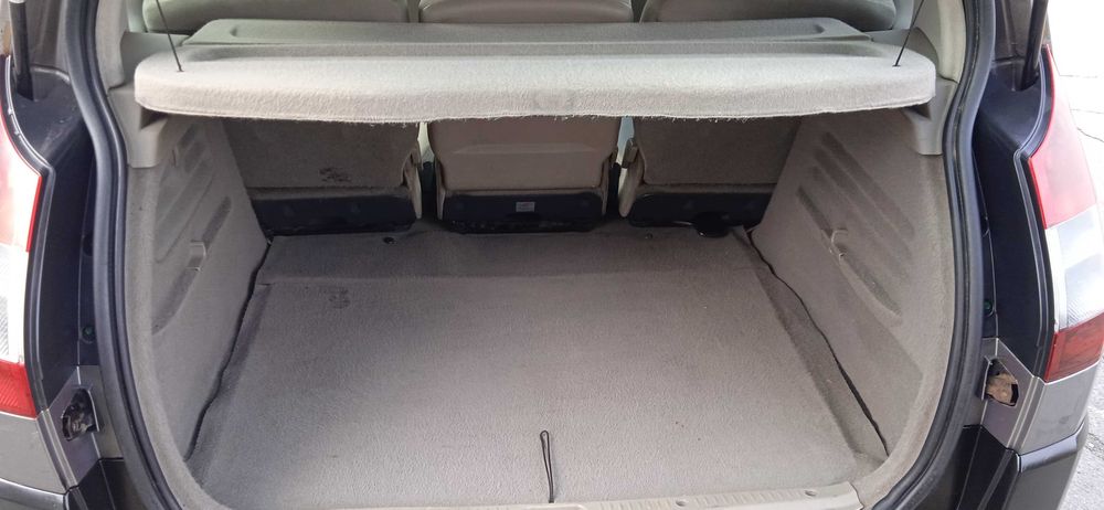 Мінівен Renault Scenic 2005 року. Двигун 1,5 DCI