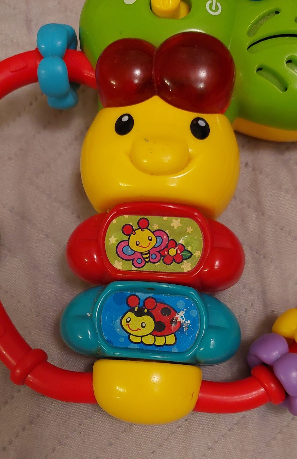 Owocowa gąsieniczka vtech grzechotka