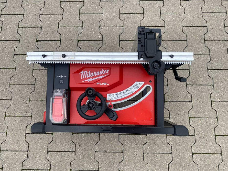 Stołowa pilarka tarczowa MILWAUKEE M18 FTS210 – stan idealny