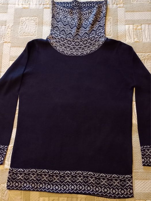 Camisola azul escuro em malha fina