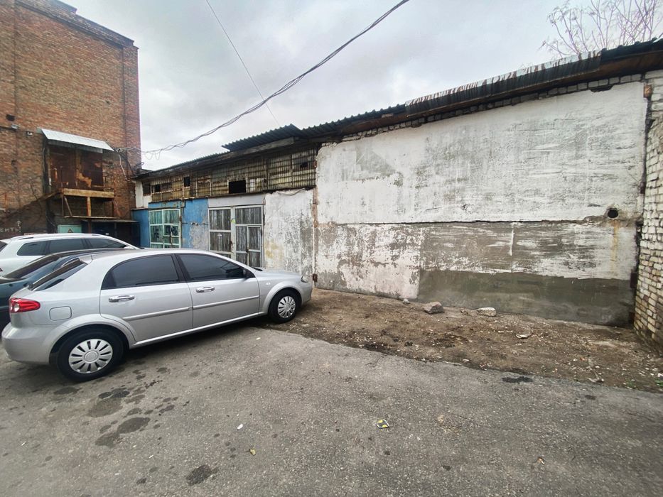 Ринковий комплекс на Анголенко: три торговельні павільйони та склад.