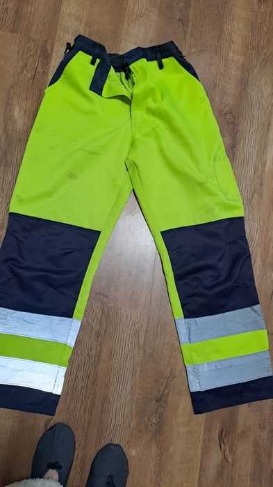 Рабочая обувь сигнальная одежда  штаны жилеты футболки