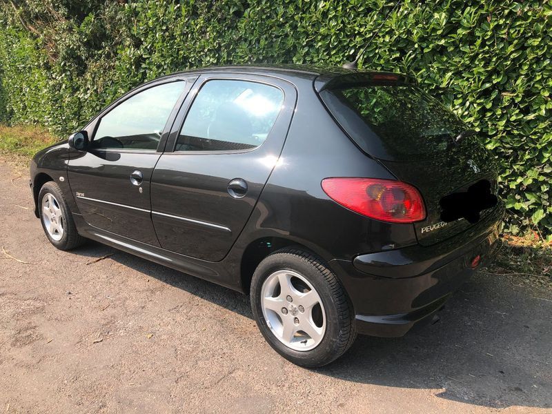 Peugeot 206.     .