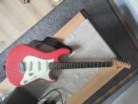 gitara elektryczna, wzmacniacz gitarowy Marshall, mikrofon, komplet