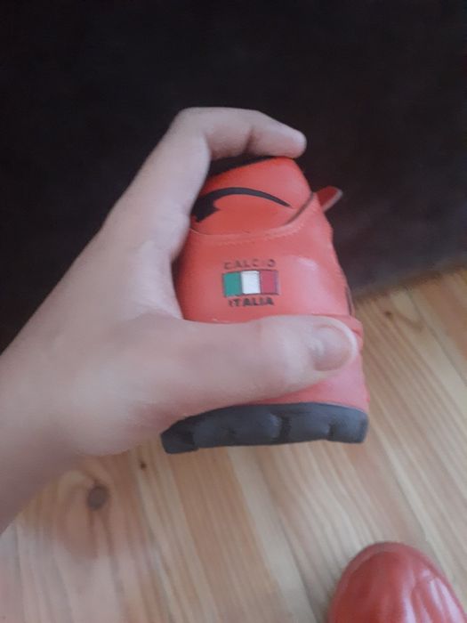 Бутси шкіра для спорту футболу кросівки кеди