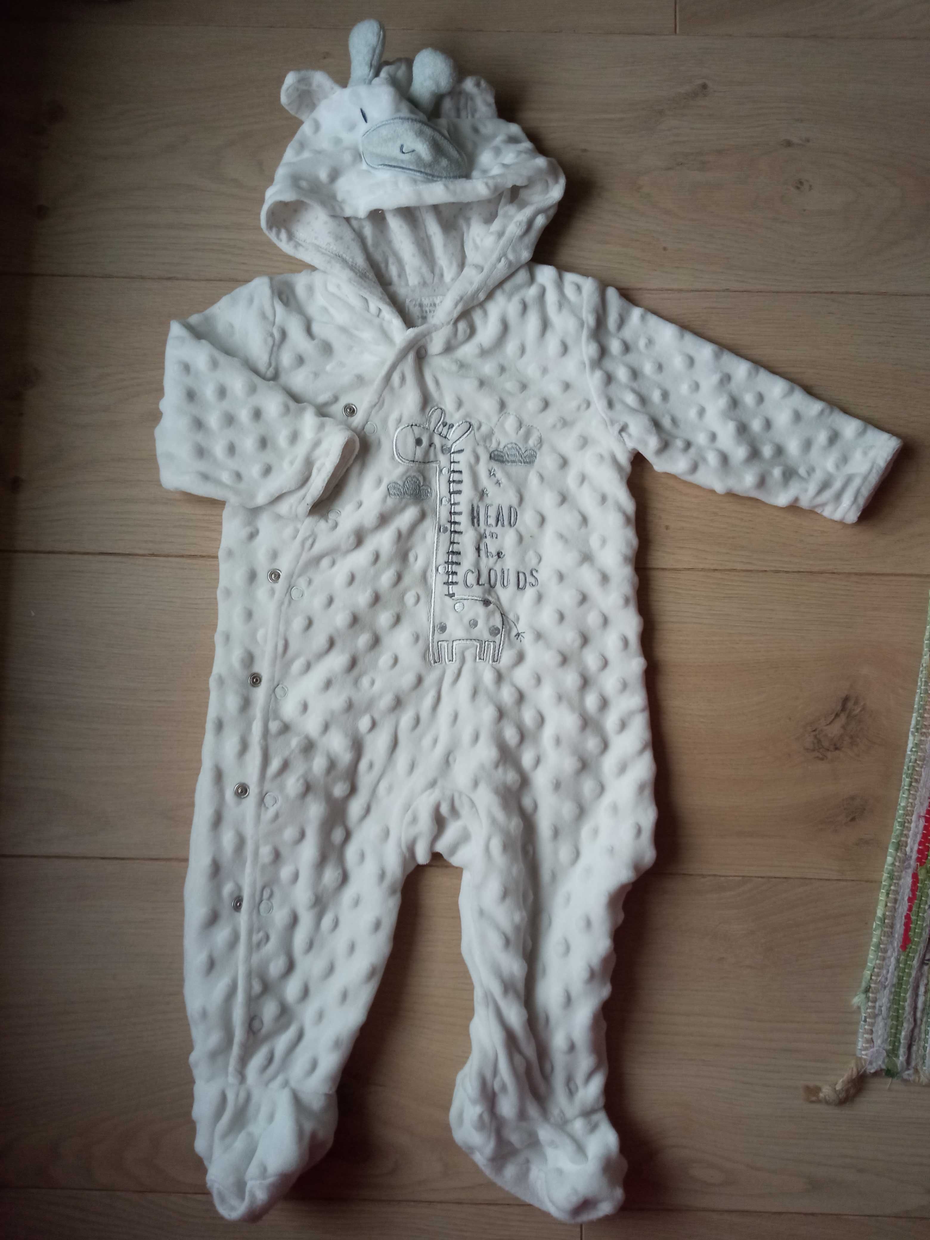 Biały kombinezon polarowy 68 żyrafka Primark
