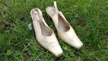 Buty z odkrytą piętą beżowe, ścięty czubek roz. 39