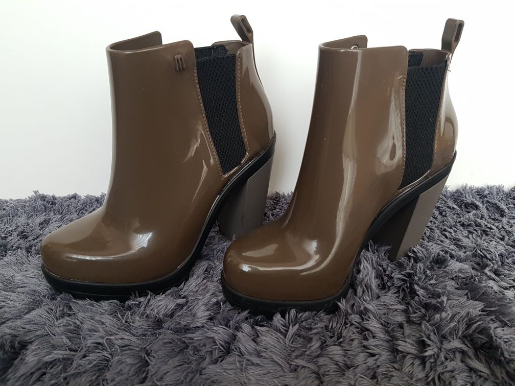 Botas castanhas Melissa