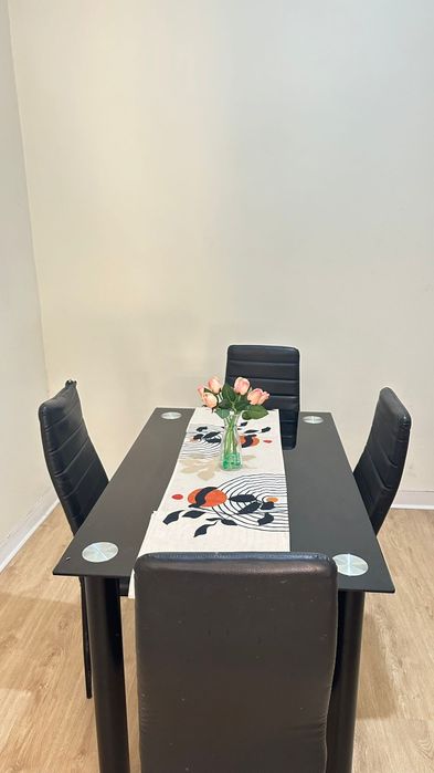 Combo sofá, colchão e mesa