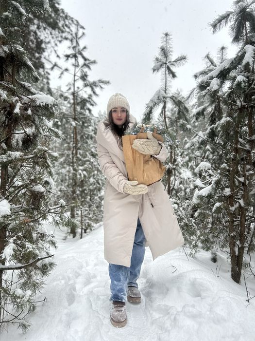 Пуховик бежевий теплий
