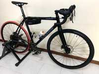 Bicicleta Gravel Jamis Nova + rolo treino