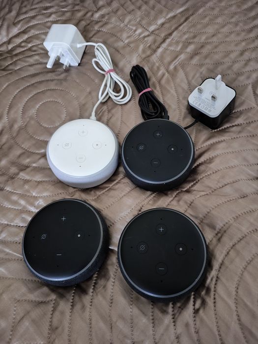 Amazon Echo Dot розумна портативна колонка