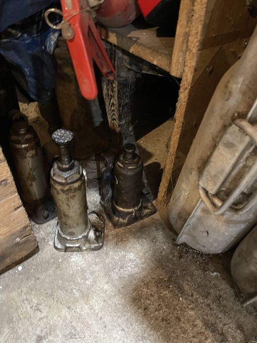 Донкрати гідравлічні та винтові є різні розміри