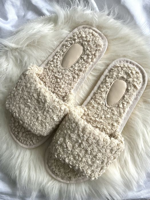 Тапки-баранчики бежевого кольору розмір 37-38 з мʼякою підошвою