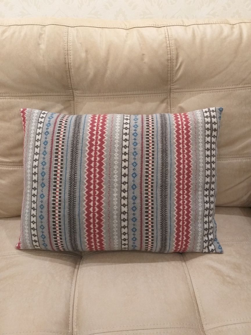 Подушка декоративная на диван.