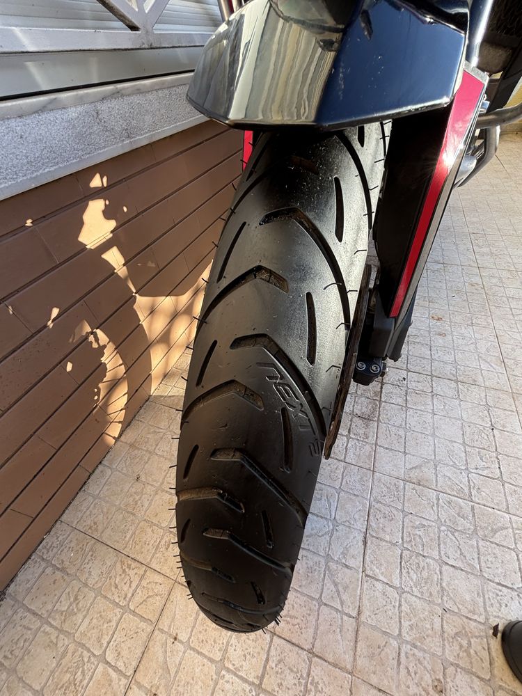 Honda Africa Twin 1100 Dct 2022 muito bem estimada com 2850 em extras