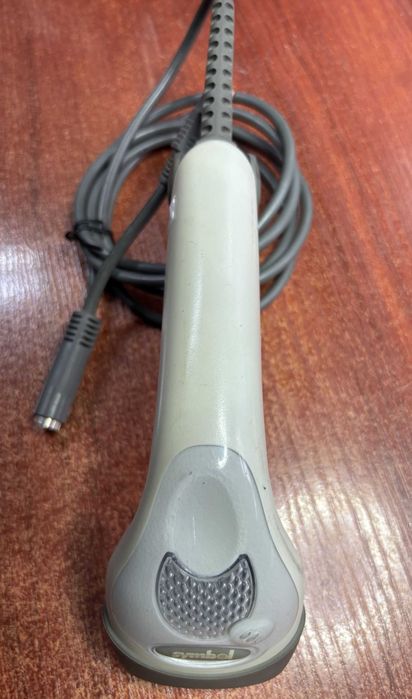 Ręczny czytnik skaner kodów kreskowych SYMBOL LS1902T-1000