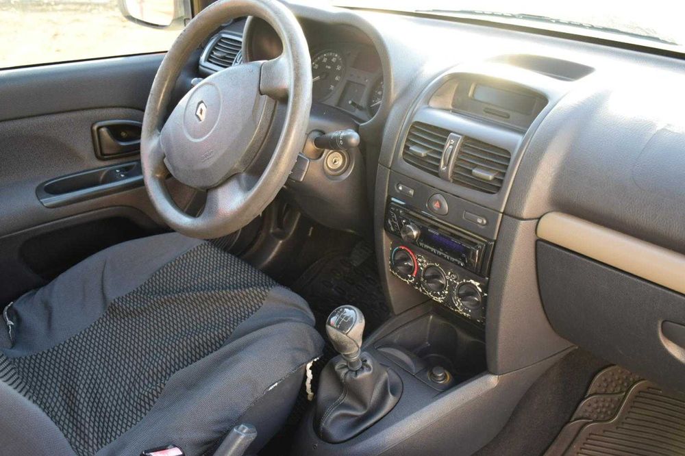 RENAULT CLIO 2005 comercial, bom estado