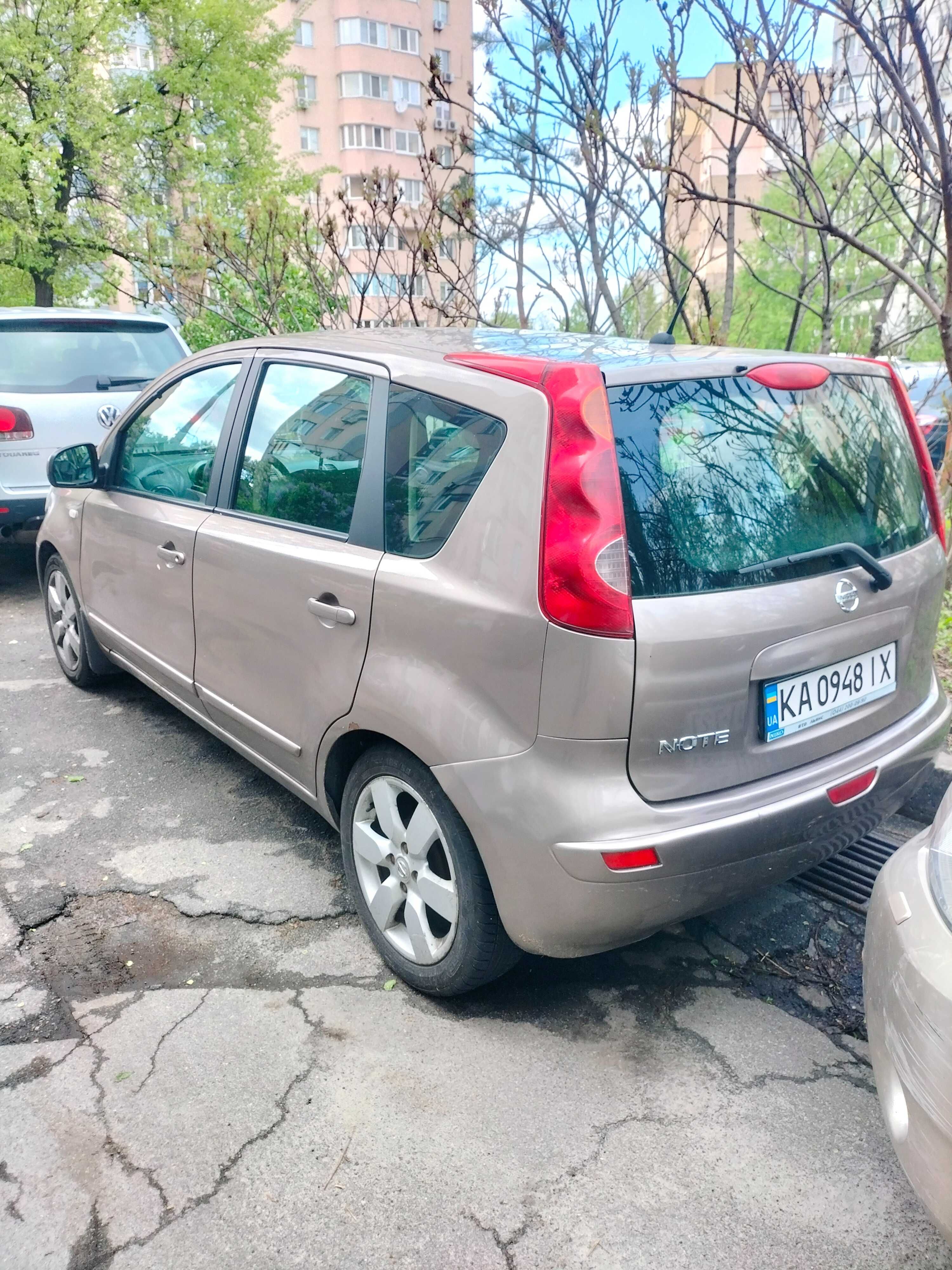 Зручний сімейний автомобіль Nissan Note