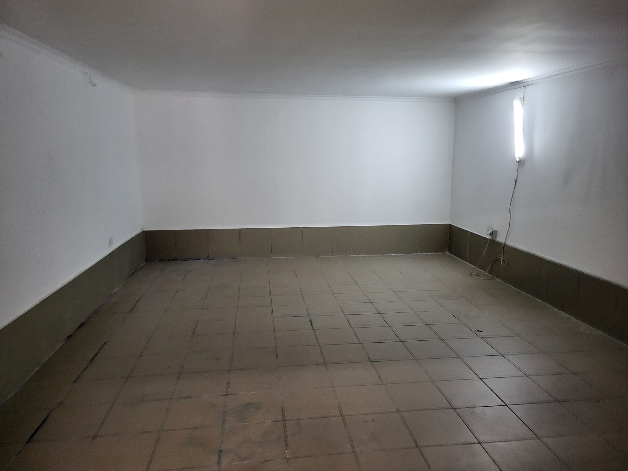 Підвальне приміщення 75 м.кв. є санвузол євроремонт