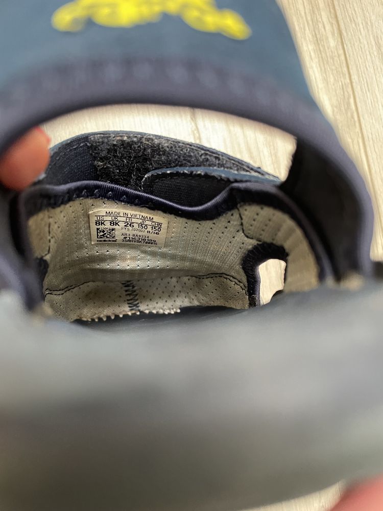 кросовки adidas,босоніжки Адідас