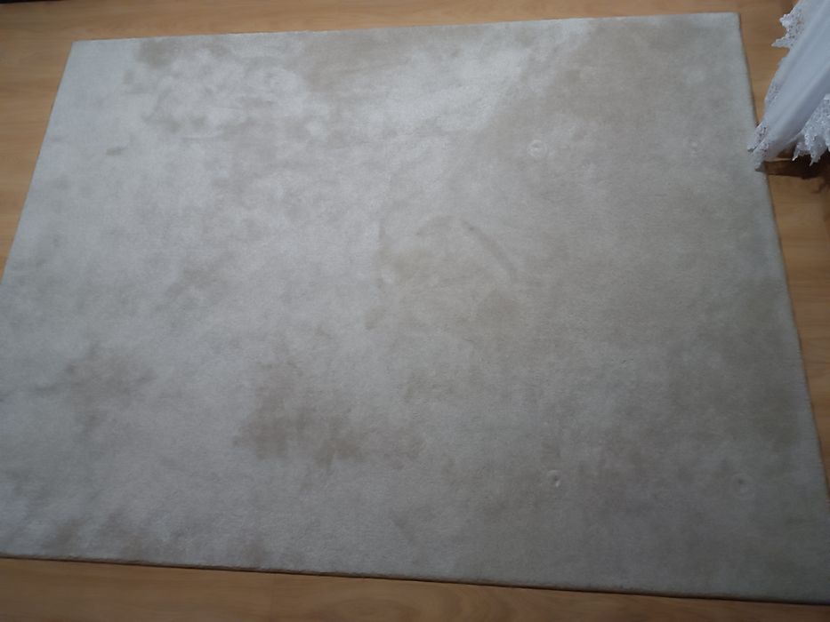 Szary dywan w bardzo dobrym stanie