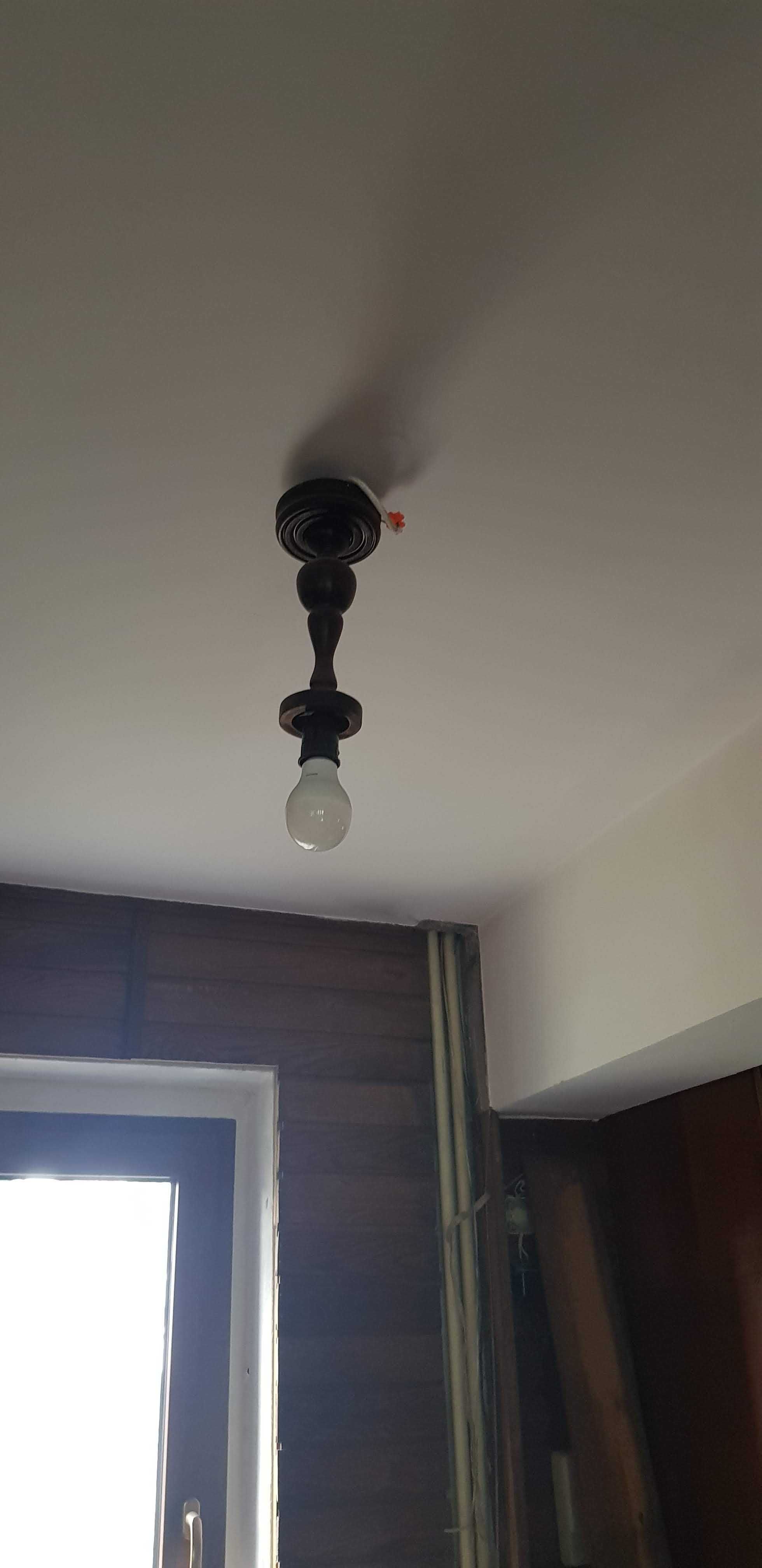 Zestaw stylowych drewnianych lamp, sufitowe i klinkiety