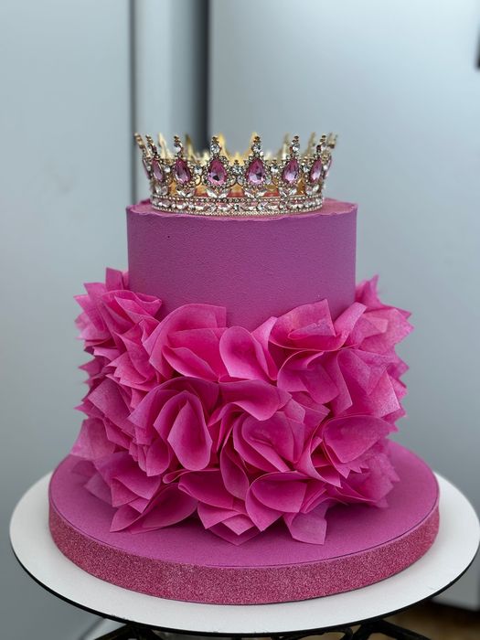 Торти, короваї, кенді бар на замовлення.