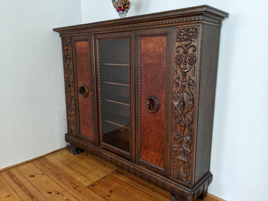 Stara piękna rzeźbiona dębowa szafa