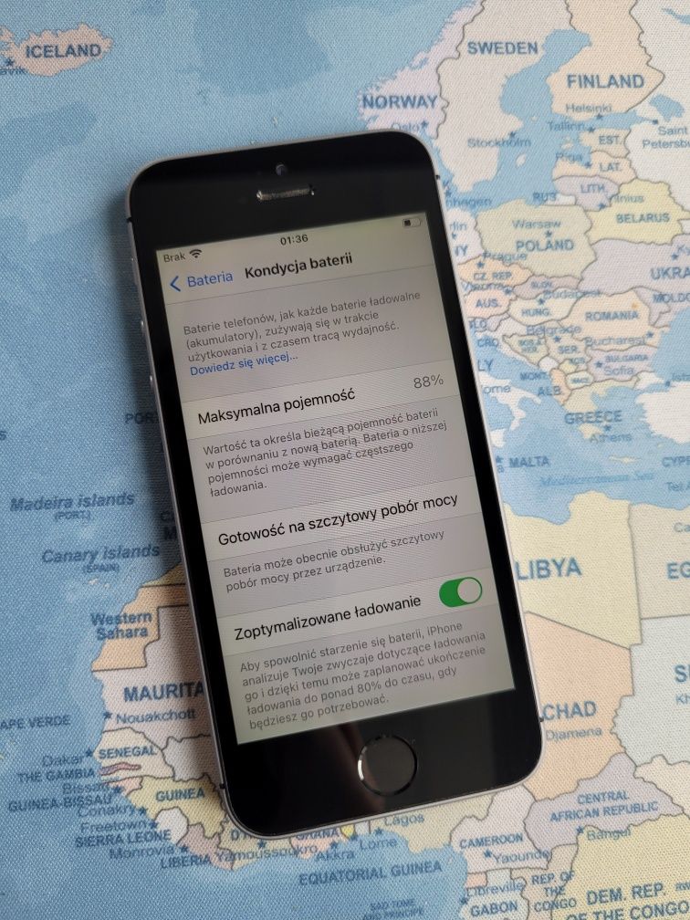 iPhone SE 32 GB Space Gray (A1723) + ładowarka, iOS 15.8.4
