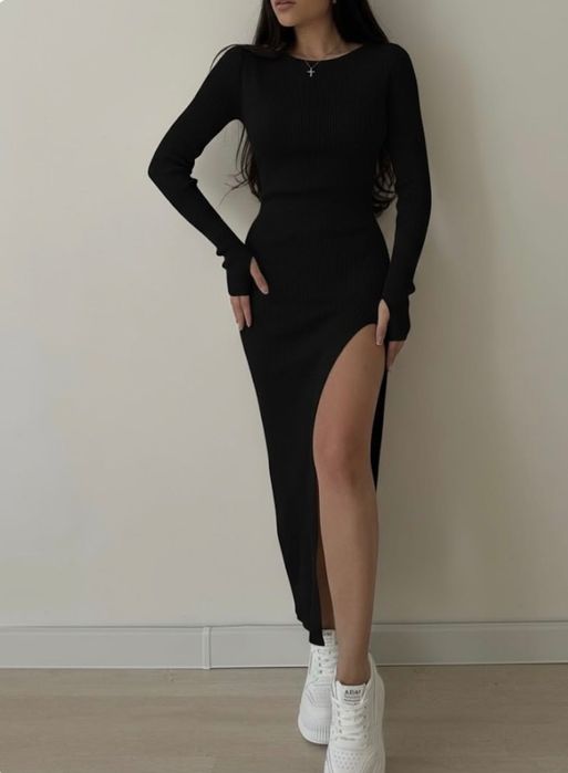 Сукня чорного кольору