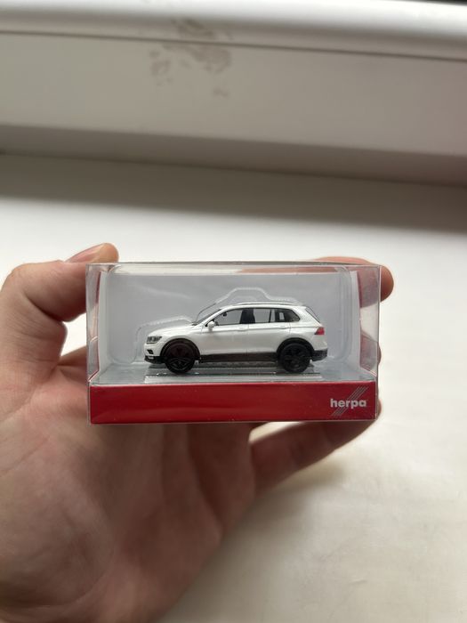 Herpa Model samochodu VW Tiguan, oryxwhite, miniatura w skali 1:87