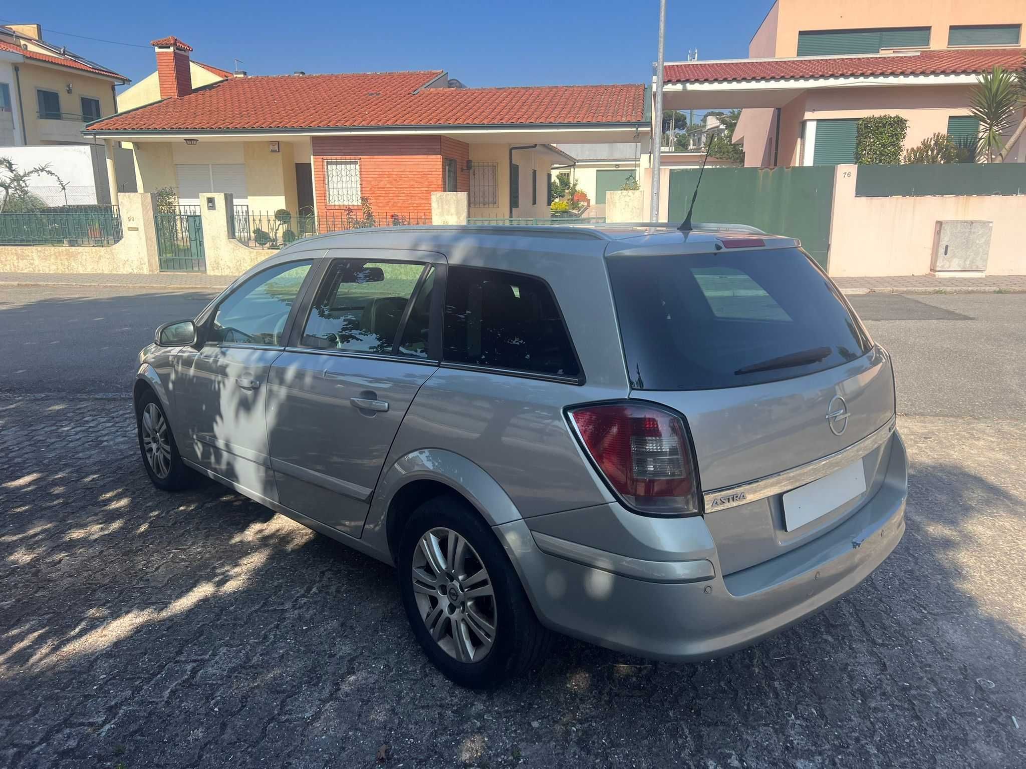 Opel Astra 1.7 Cdti versão COSMO