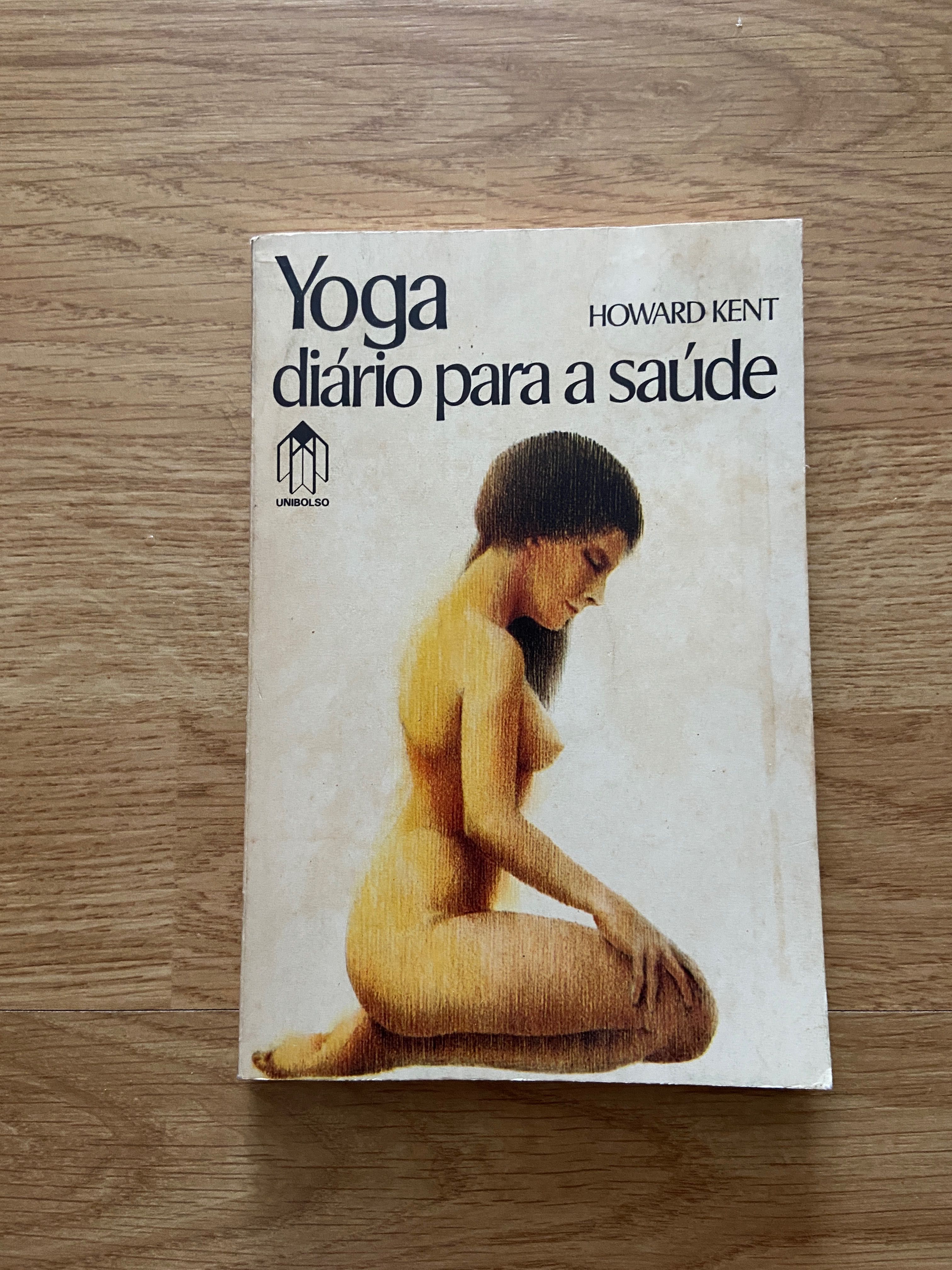 Livro Yoga diário para a saúde