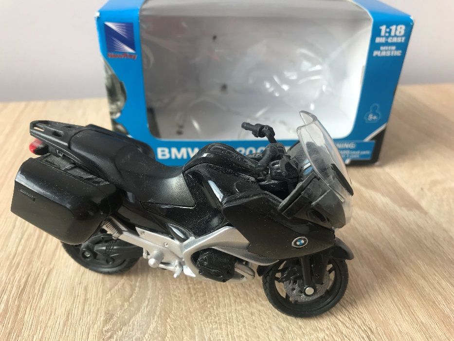 Модель мотоцикла BMW R1200RT 1:18 NewRay