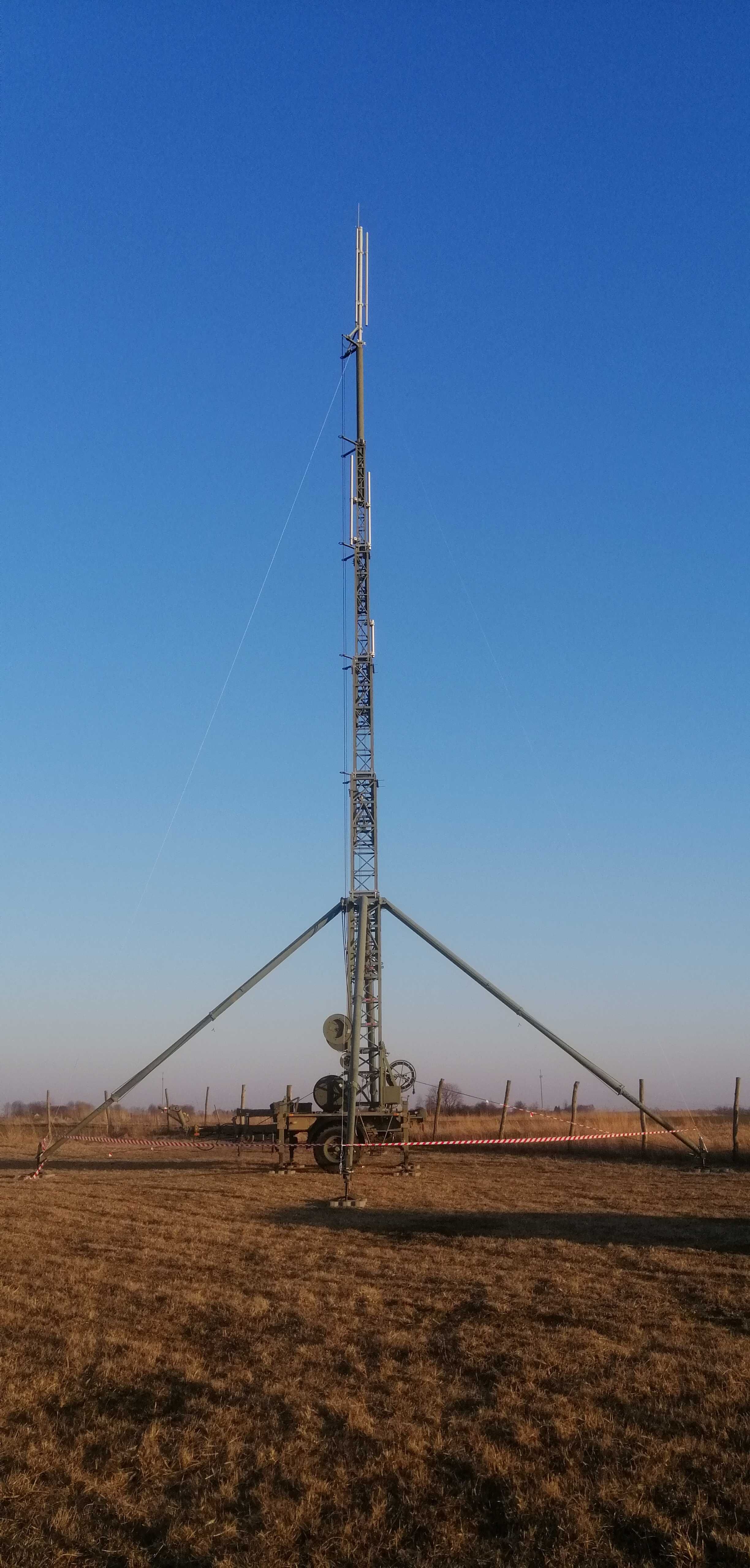 Stacja bazowa telefonii komórkowej - wieża / maszt antenowy BTS, GSM