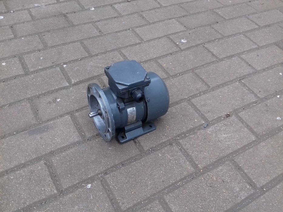 Silnik elektryczny  0,12kw 1390 obrotów .Wysyłka